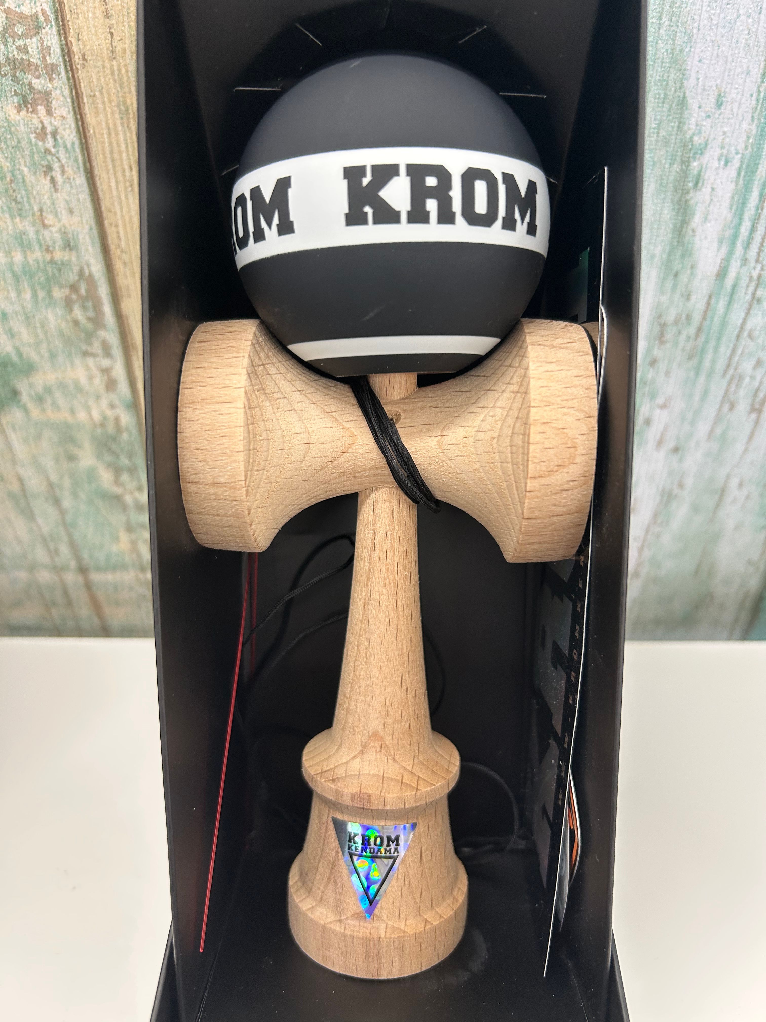 KROM STROGO（クロム ストロゴ）　BLACK